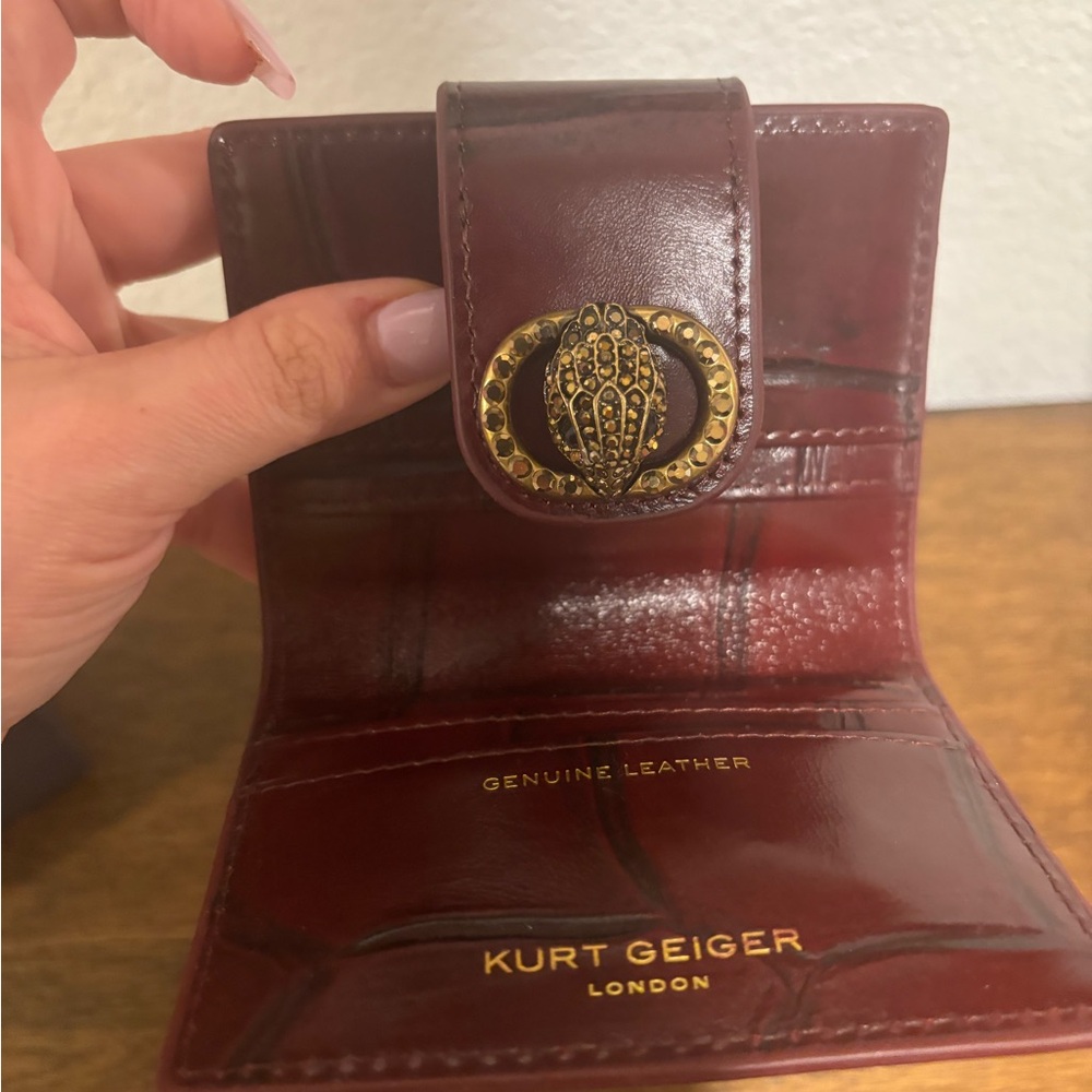 Kurt Geiger Wine Card Holder/Wallet with Gold Emblem - Picture 5 of 9